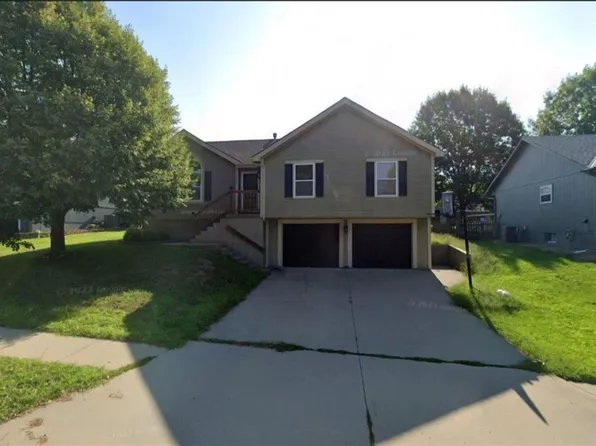 2220 NE Summerfield Dr, Blue Springs, MO 64029