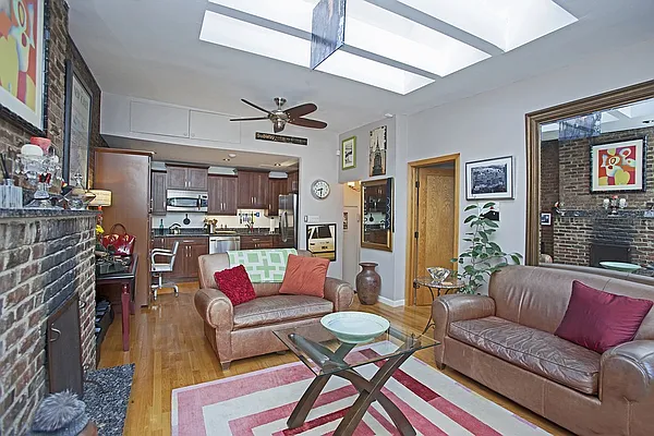 Rented by Avi Nash Associates | media 10