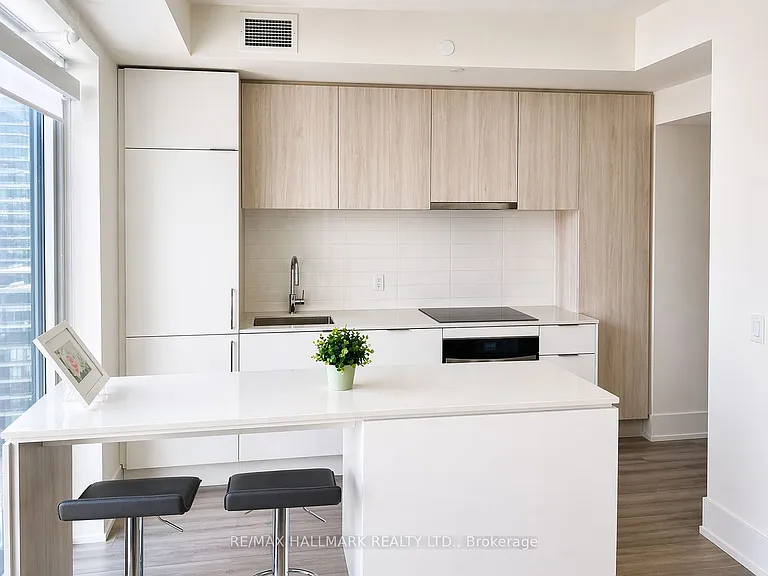 89 Church St #1003 — Photo 8