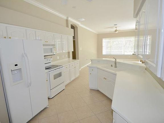 3rd image of 634 Pond Willow Ln