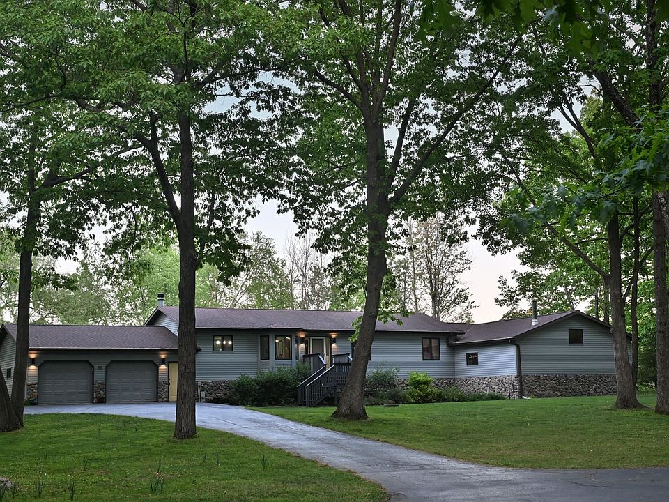 1st image of W1724 River Oaks Dr
