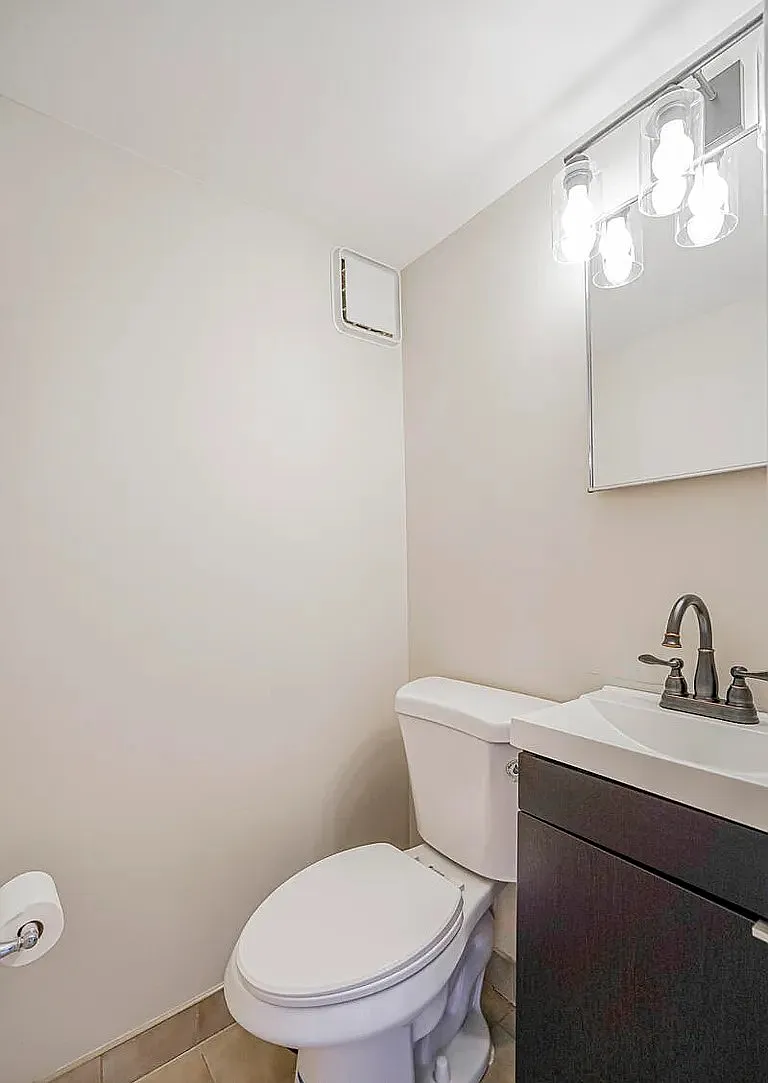 Charming 2-Bedroom Townhouse in Desirable Westerleigh — Photo 1