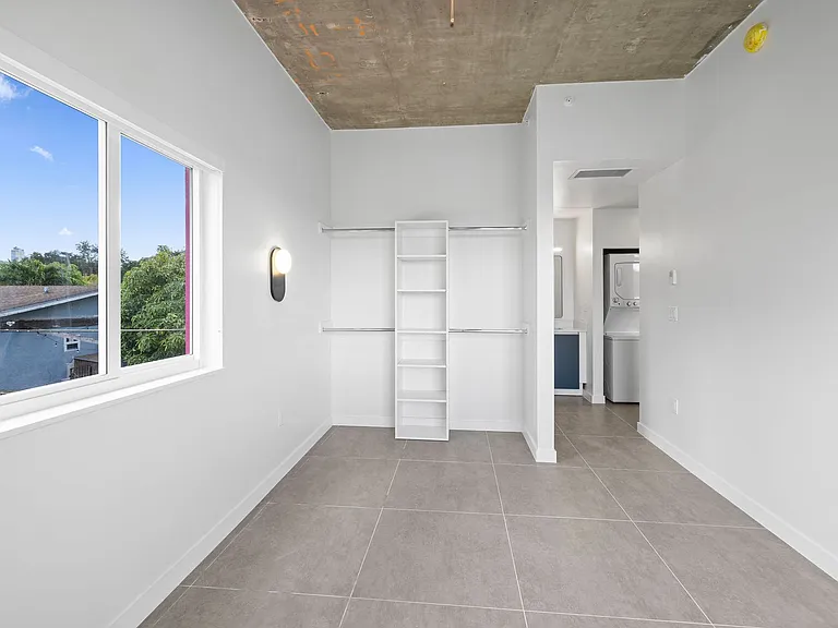 315 NW 32nd St — Photo 41