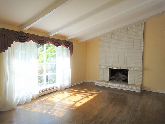 4th image of 112 Rosemary Dr