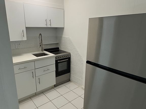 3rd image of 51 Edgewater Dr #2