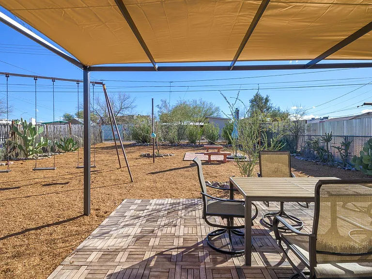 1322 E Miles St — Photo 24