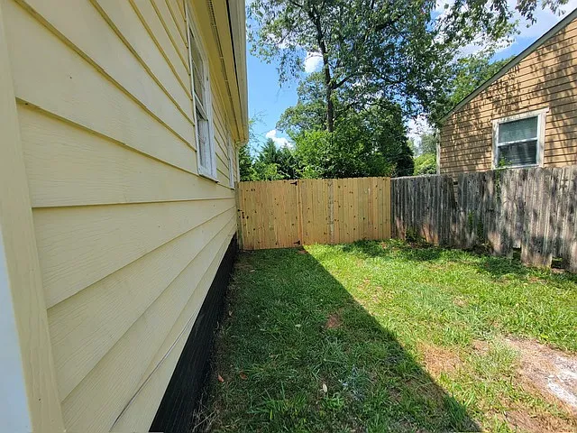 1418 Winston Dr — Photo 3