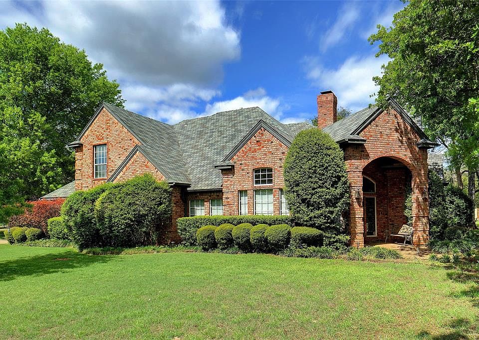 1st image of 400 Bosque Cir