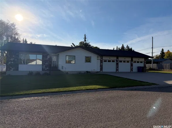 201 1st Street E, Kelvington, SK S0A 1W0