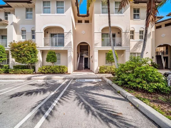 11603 NW 89th St APT 213, Doral, FL 33178