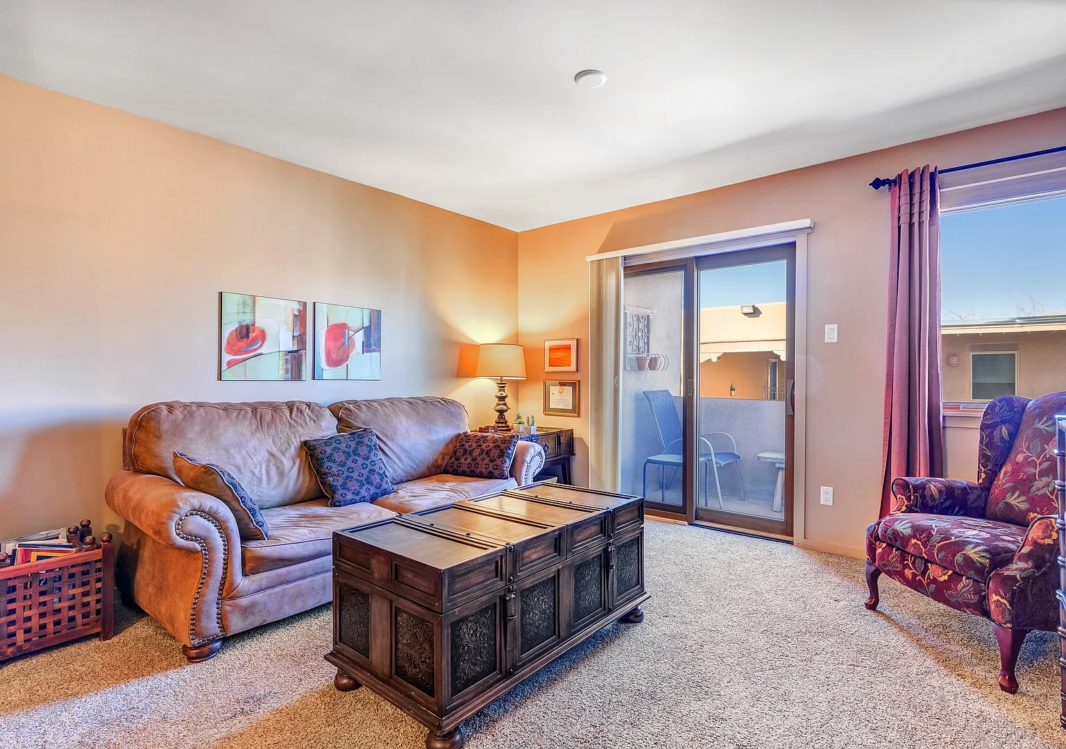 Beautifully Furnished One Bedroom Condo near Hospital Available Now! — Photo 3