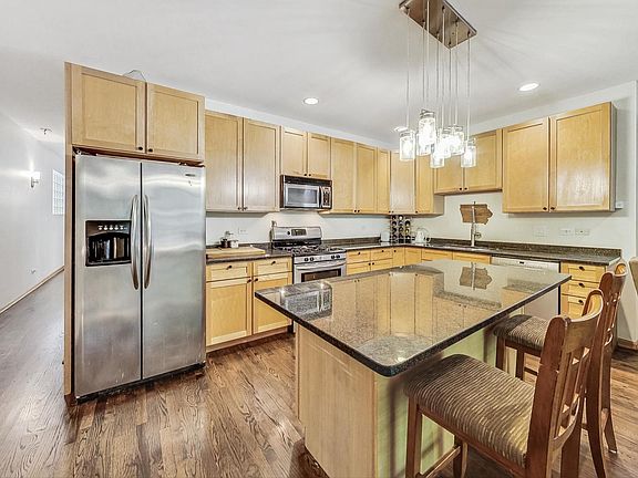 4th image of 1353 N Artesian Ave APT 1