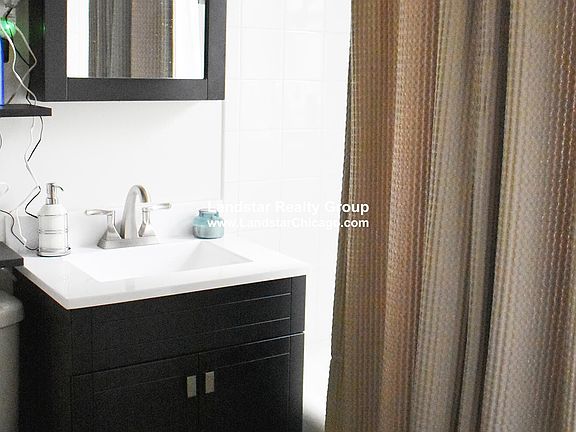 5th image of 3817.5 N Greenview Ave #3E