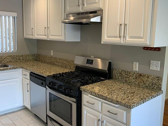2nd image of 519 Palm Dr APT 11