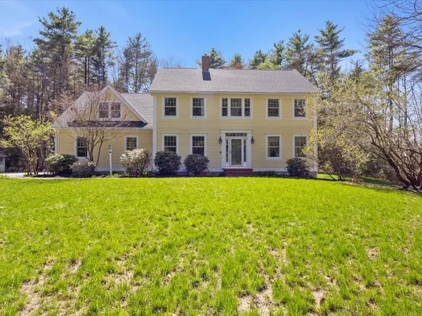 19 Little Brook Drive, Falmouth, ME 04105