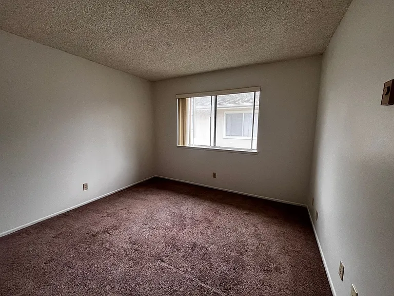 752 W Hemlock St — Photo 10