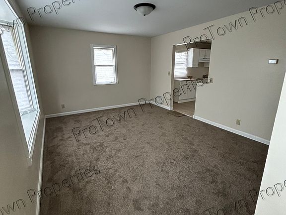 3rd image of 605 Blackhawk St