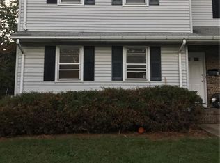 8 Jill Ct, Edison, NJ 08817