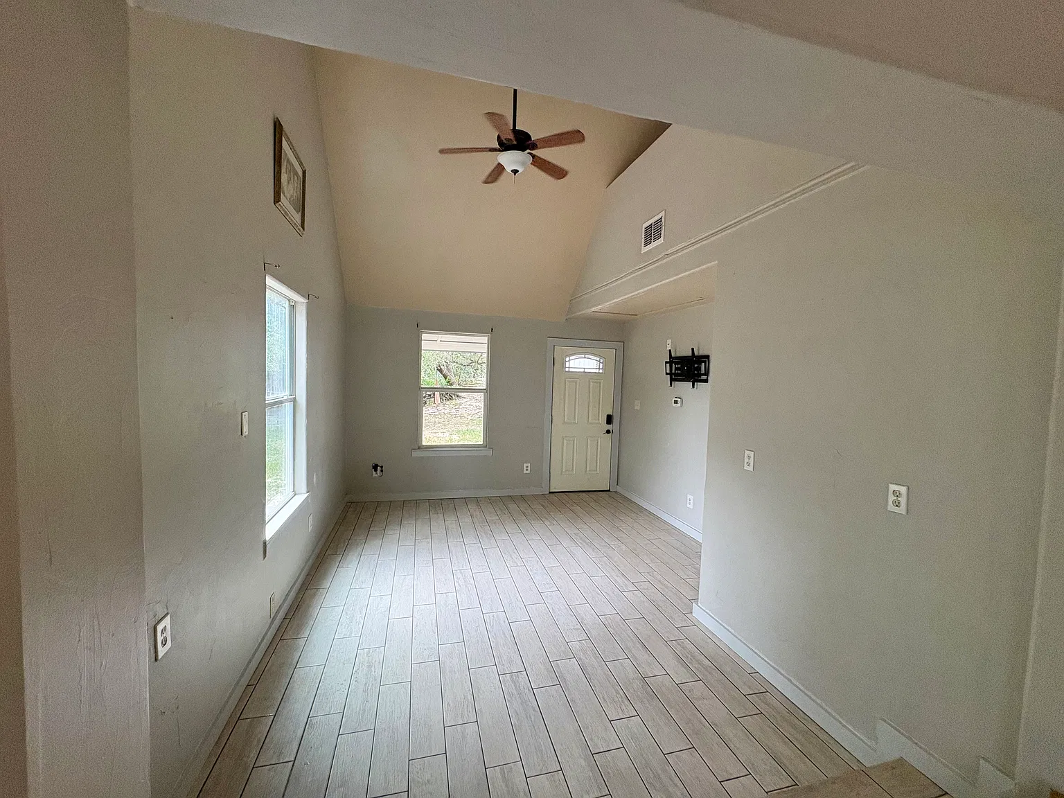 3 bed, 1250 sqft, $1,700 — Photo 2