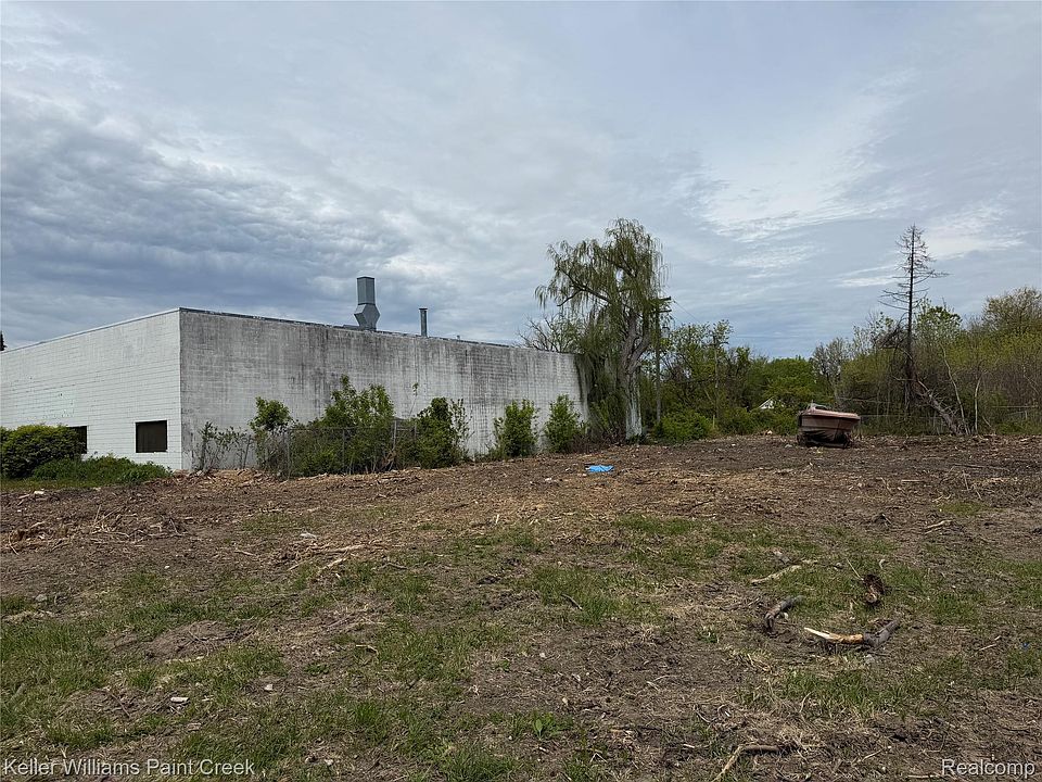 22477 Fifteen Mile Rd, photo 9