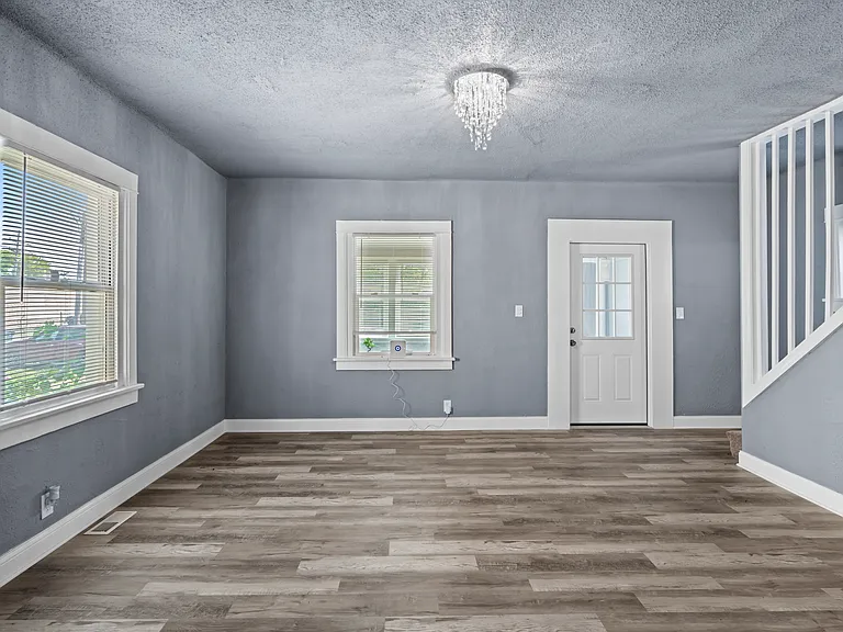 1132 Waite St — Photo 8