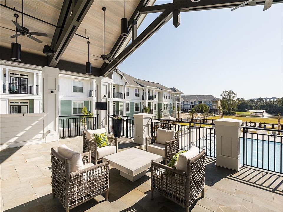 Clubhouse outdoor seating