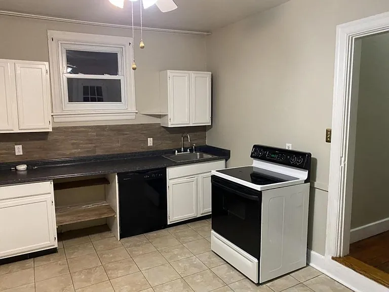 142 S Hanover St #1 — Photo 3