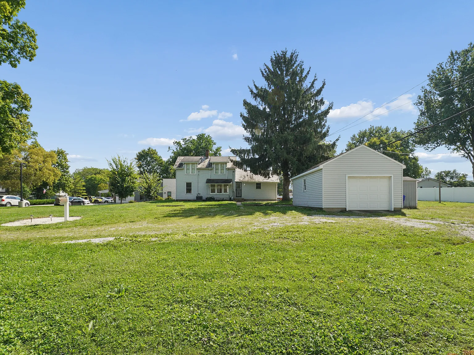3 bed, 1.5 bath, 1443 sqft, $1,800 — Photo 4