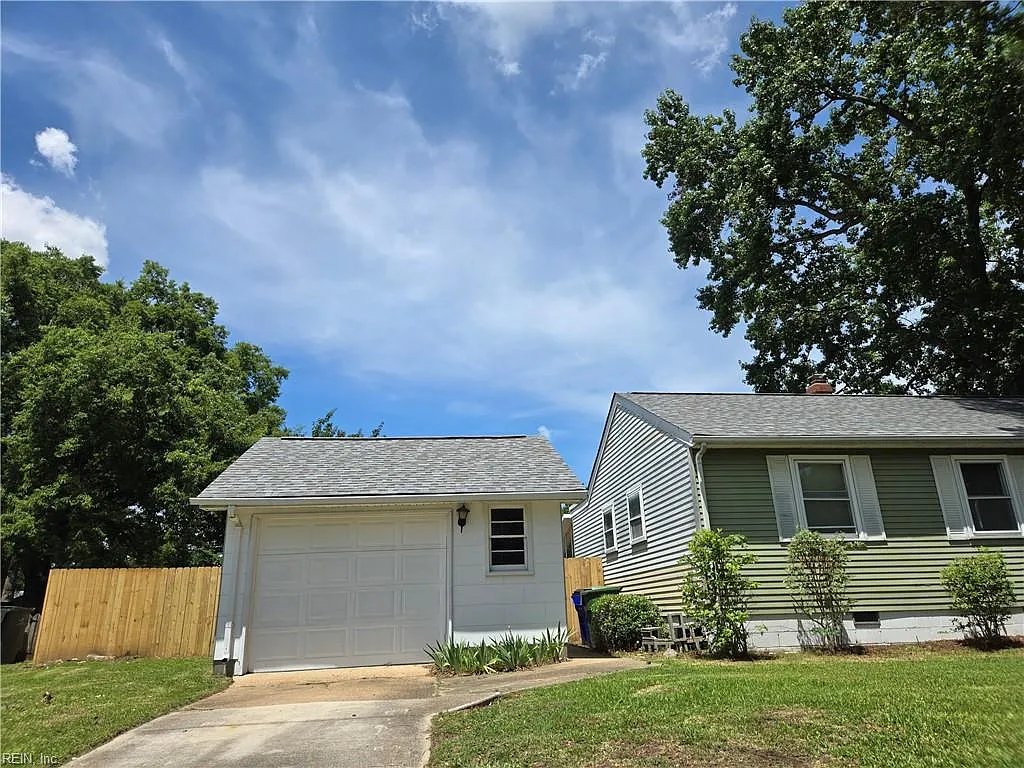 3 bed, 1.0 bath, 1224 sqft, $1,600 — Photo 2