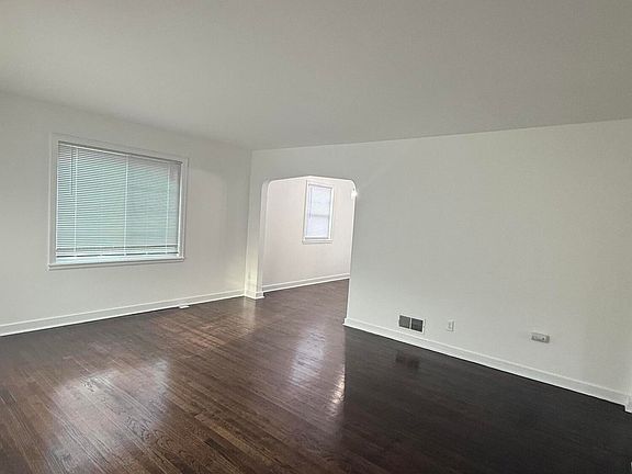 3rd image of 541 Chase St