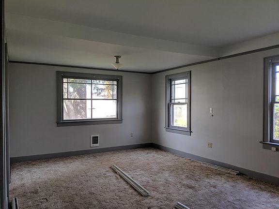 5th image of 951 Larmer Ave NE