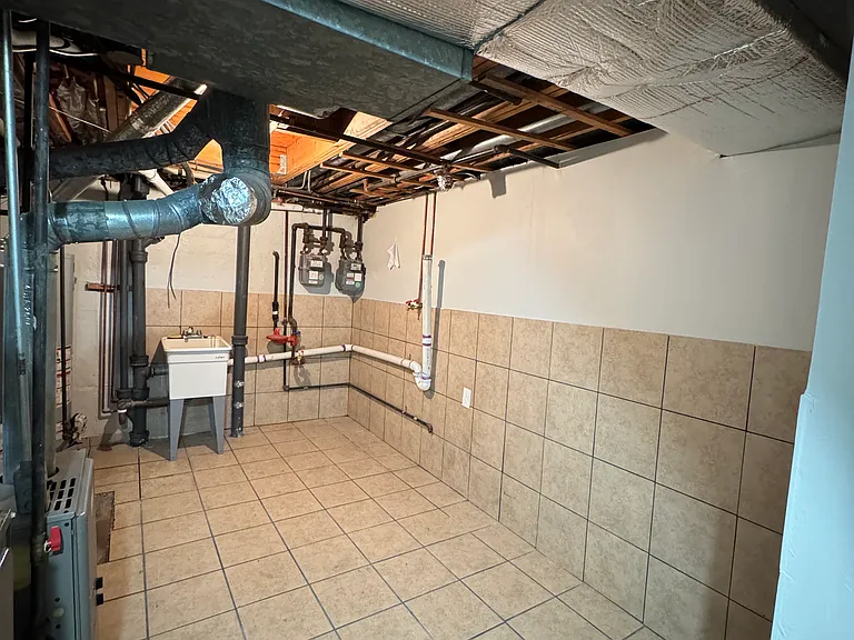 300 Jefferson Ave #1 — Photo 28