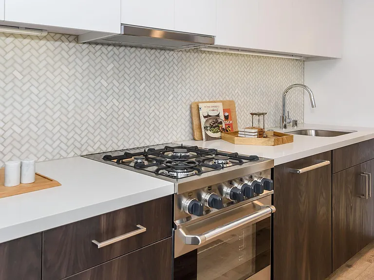 1288 Howard St #330 — Photo 24