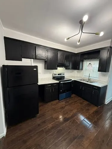 523 E End Ave Photo 1