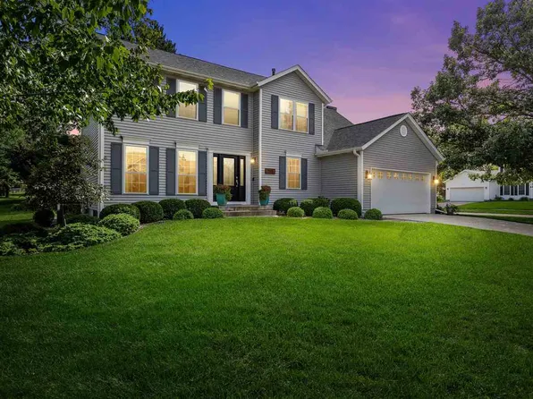 3105 Towne House Dr NE, Cedar Rapids, IA 52402