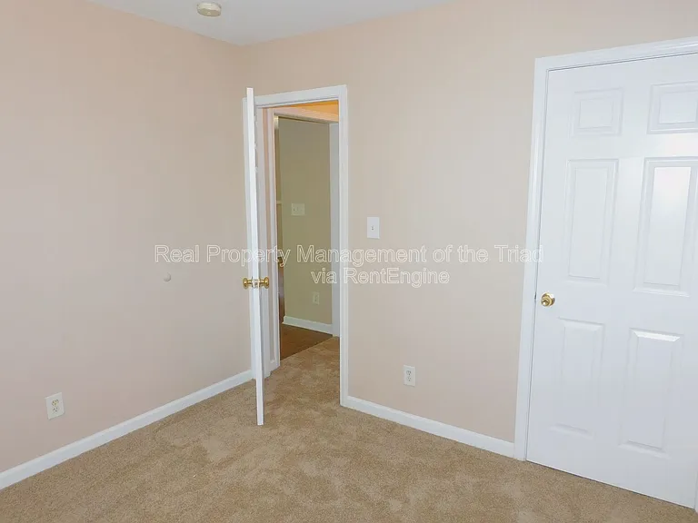 909 Beaumont Ave — Photo 16