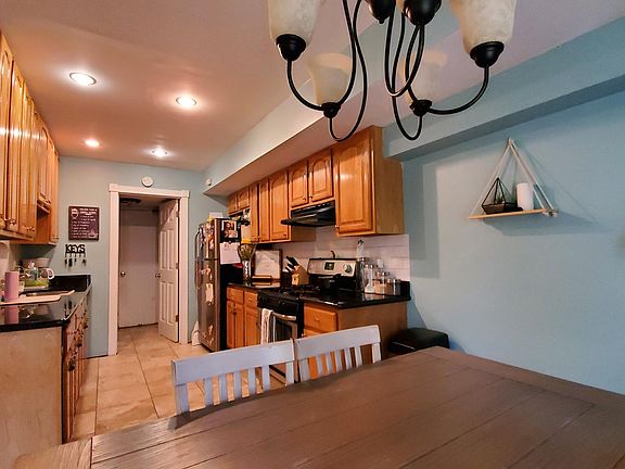 5th image of 1316 Kingsbury Dr