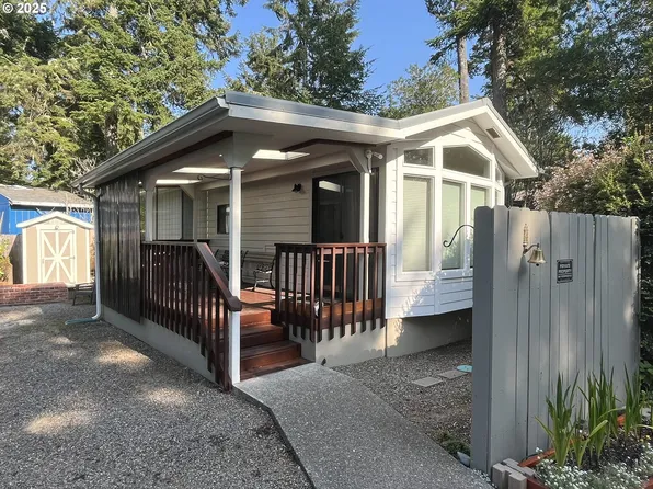 225 Azalea St, Florence, OR 97439