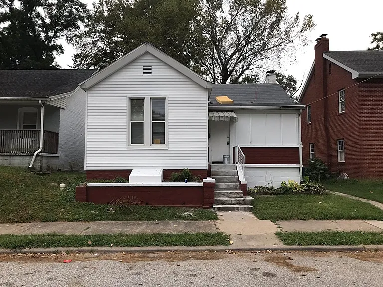 1225 E 7th St — Photo 1