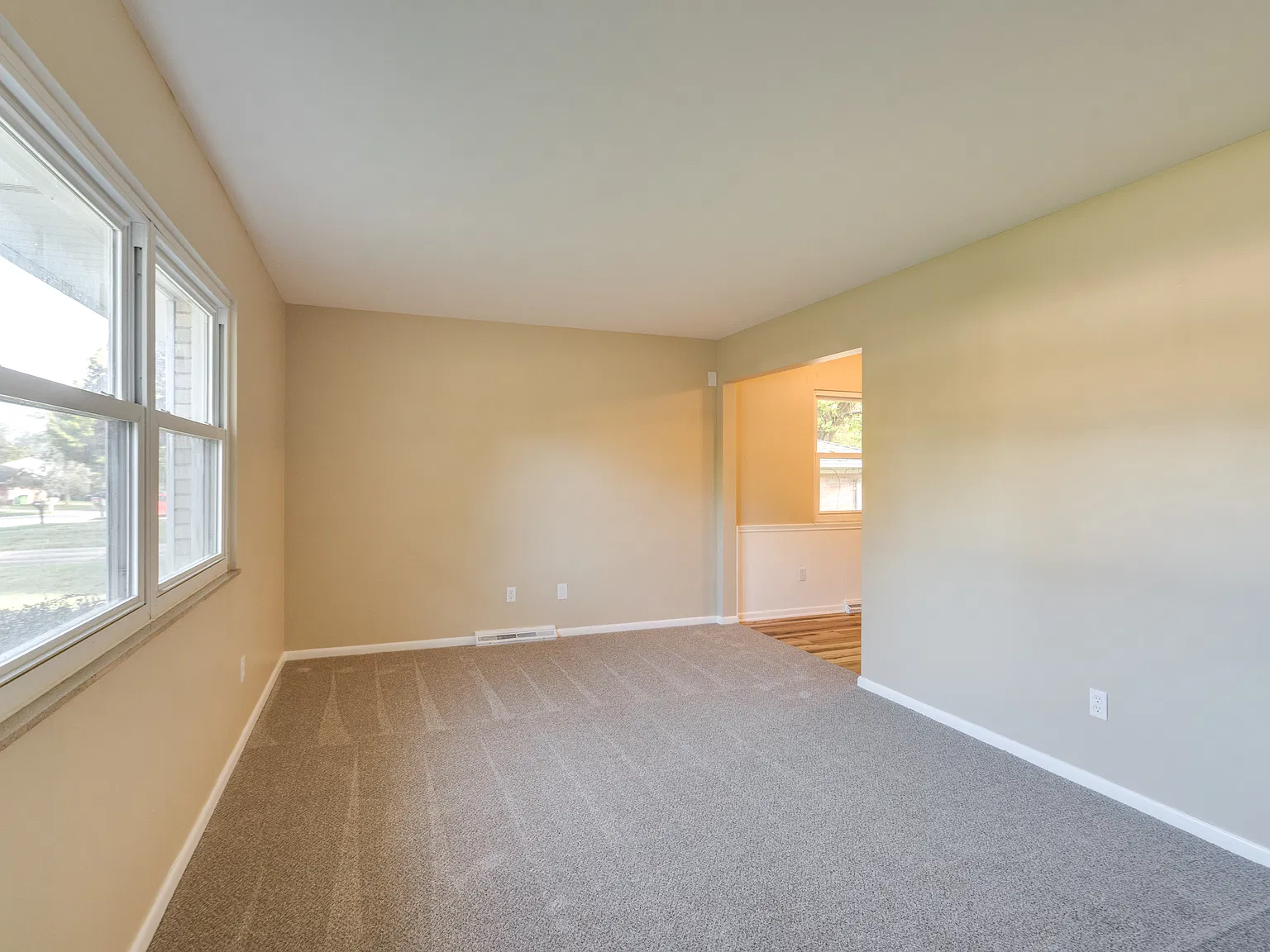 2 bed, 950 sqft, $1,450 — Photo 4