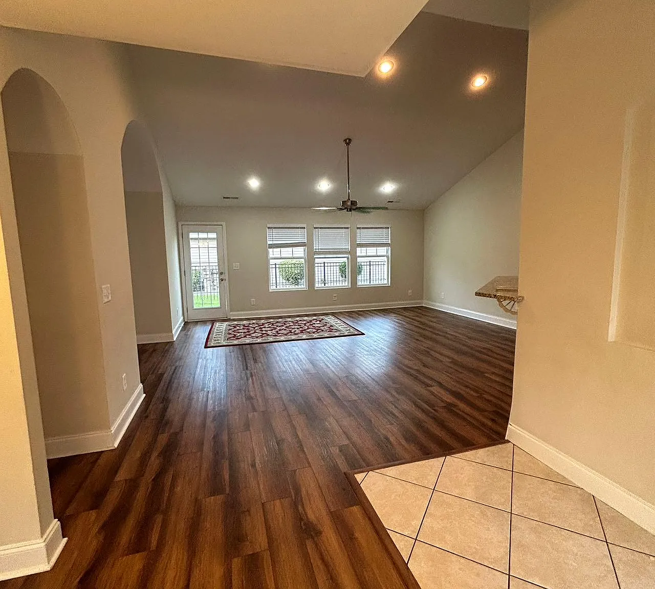 4 bed, 2700 sqft, $2,400 — Photo 2
