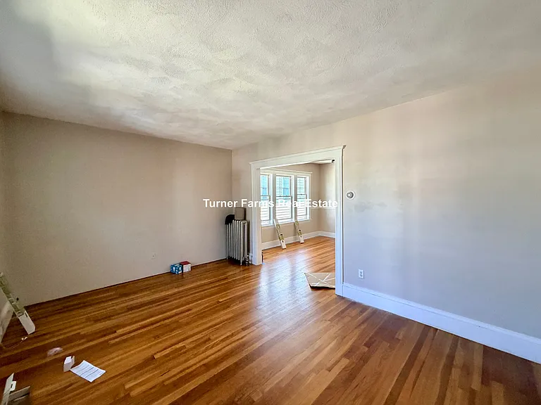 158 W Adams St — Photo 6