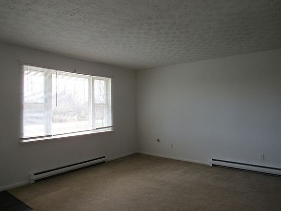 4th image of 65 Vinewood Ct