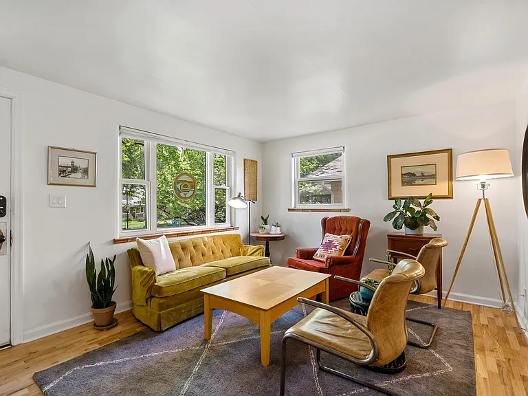817 Mathews St — Photo 4