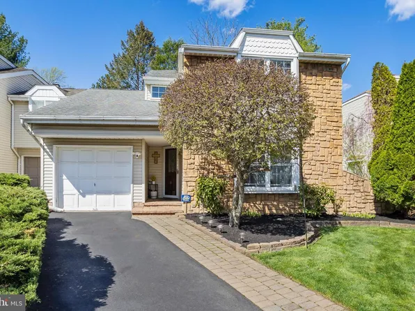 18 Geraldine Rd, East Windsor, NJ 08520