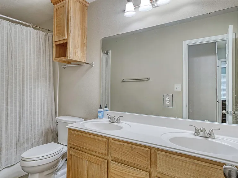 1008 Gardenia St — Photo 15