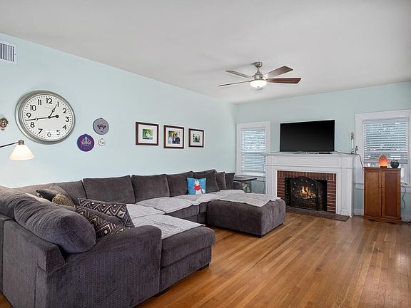 5th image of 604 E University Ave