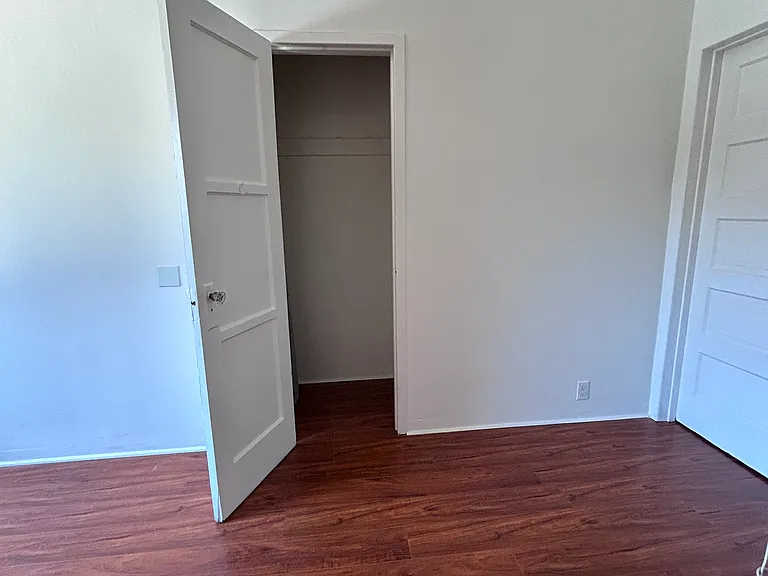 1570 Hazelwood Ave #1570 — Photo 4