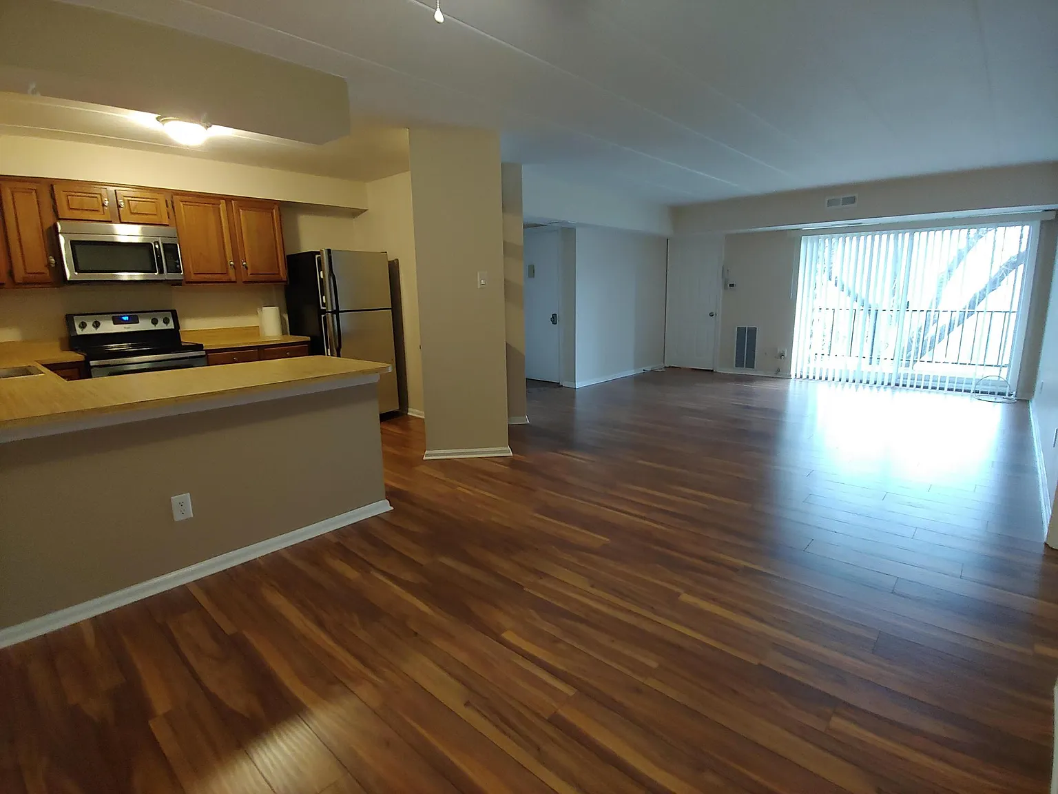 1 bed, 920 sqft, $1,800 — Photo 3