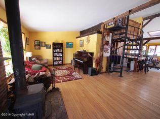 123 Grasing Ln, Stroudsburg, PA 18360